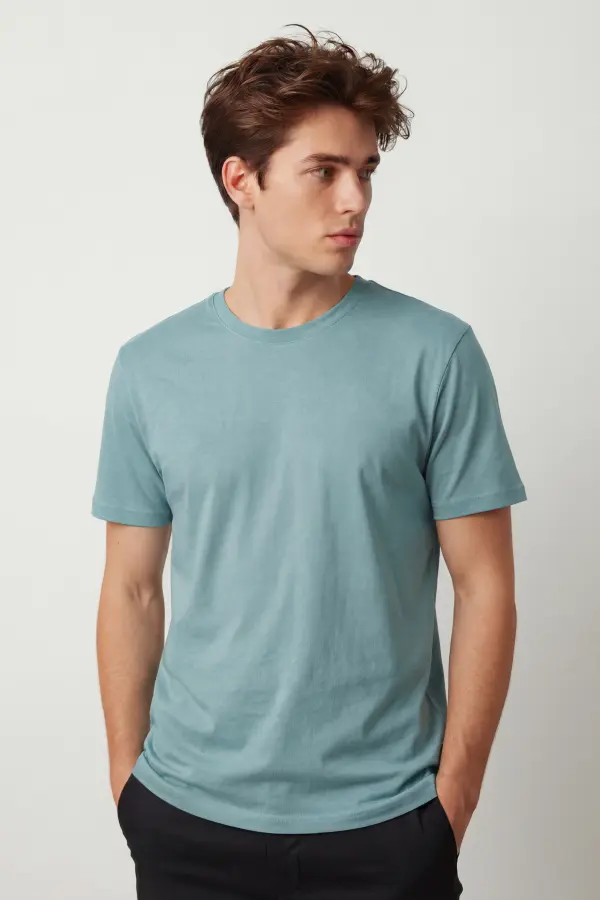 Çağla Yeşili Basic Tişört – %100 Pamuk, MEB Uyumlu Sade Stil