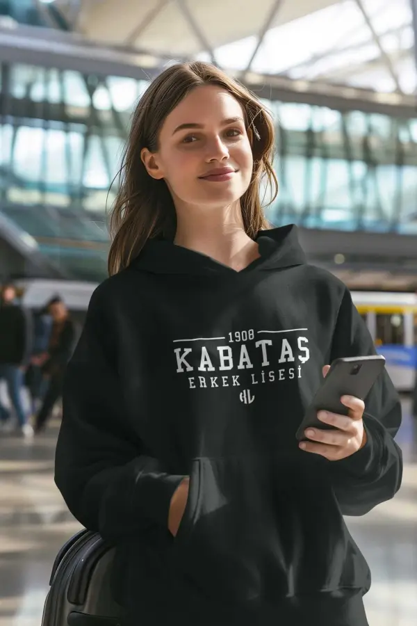 Kabataş Erkek Lisesi Siyah Kapüşonlu Sweatshirt – 1908 Ruhunu Taşıyan Şık Tasarım