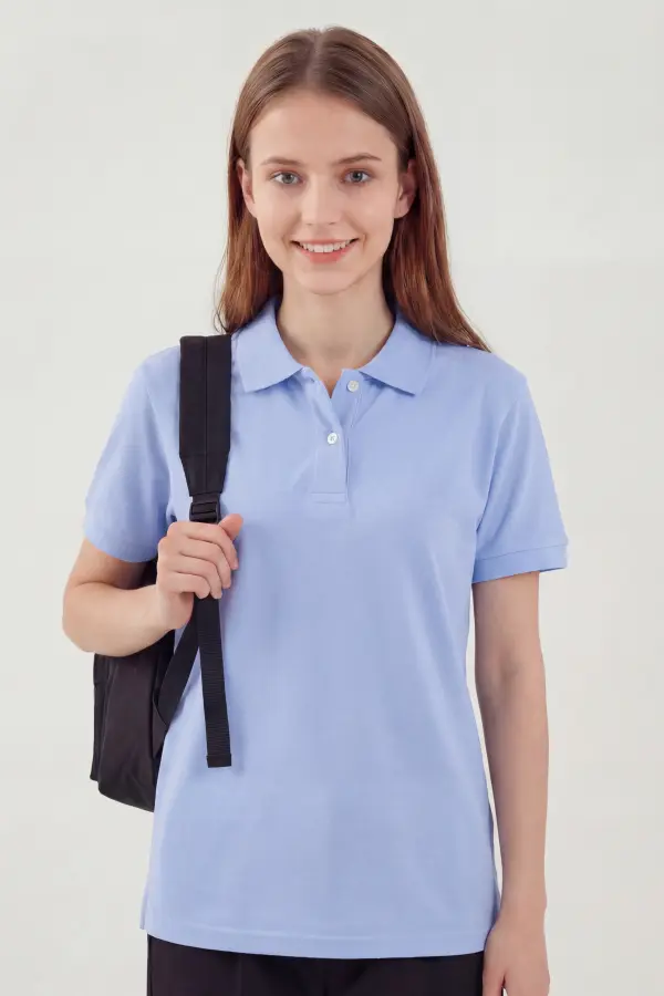 Pastel Mavi Polo Yaka Tişört – MEB Uyumlu, %100 Pamuk, Ferah ve Rahat