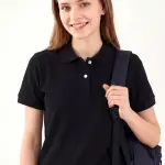 Siyah Polo Yaka Tişört – MEB Uyumlu, %100 Pamuk, Minimal ve Güçlü Stil