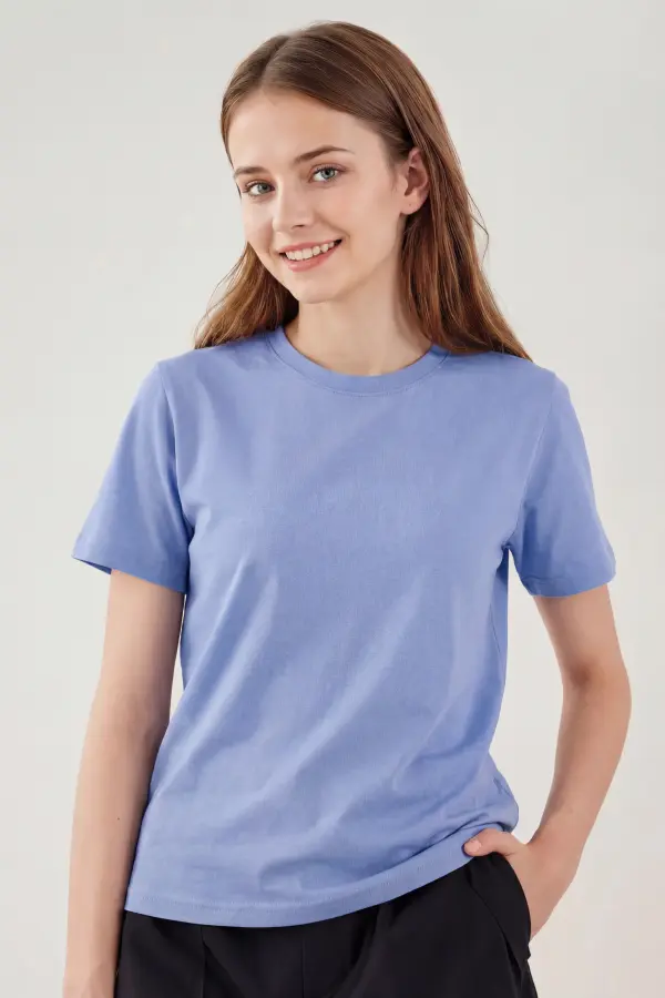 Pastel Mavi Basic Tişört – %100 Pamuk, MEB Uyumlu Sade Stil