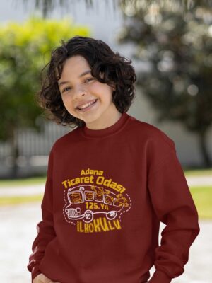 Adana Ticaret Odası İlkokulu 125. Yıl Bordo Sweatshirt – Neşeli Okul Otobüsü Tasarımıyla Özel Koleksiyon