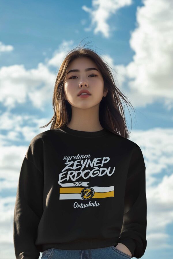 Öğretmen Zeynep Erdoğdu Ortaokulu Siyah Sweatshirt – Modern Tasarım, Güçlü Duruş